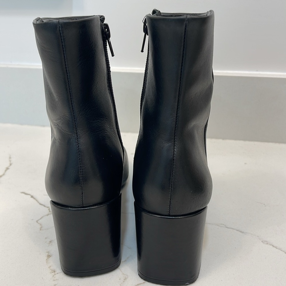 Women’s black boots - Picture 3 of 5